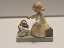 Flade Mädchen mit Hase Holz