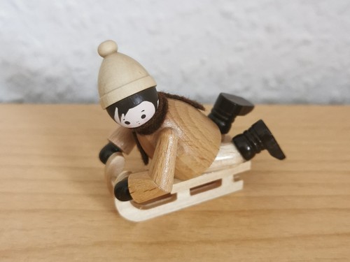 Winterkinder rodler liegend - winterkinder,
