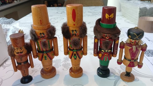 Diverse holzfiguren alt - diverse,
