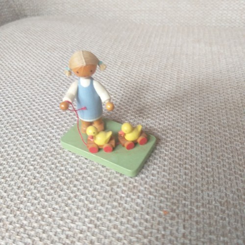 Flade figur mädchen mit - flade,