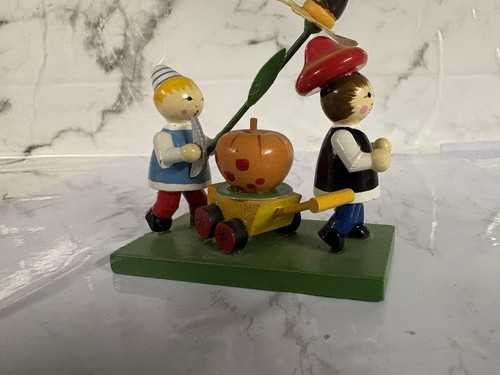 Herbstkinder mit kürbis - herbstkinder, ms